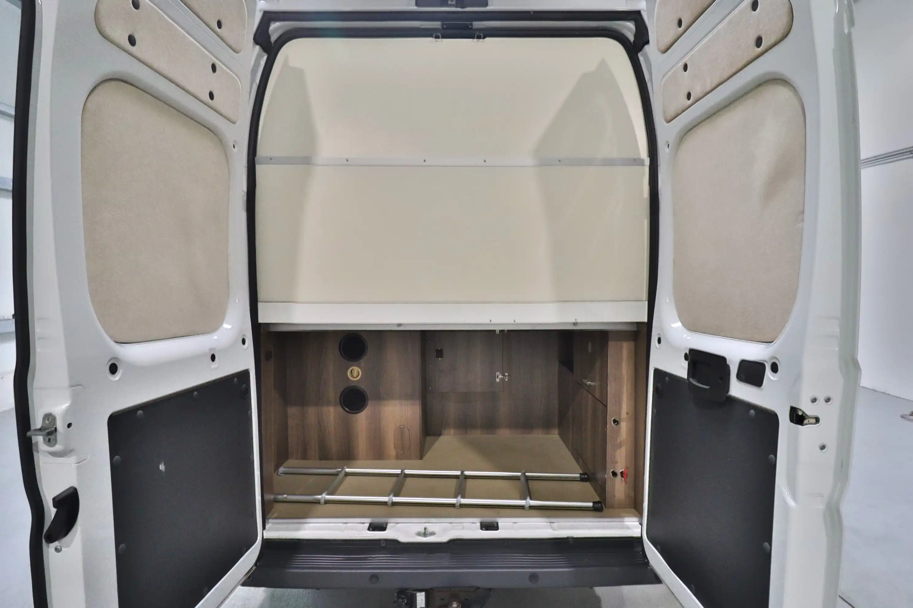 GLOBE-TRAVELER Sunliner
